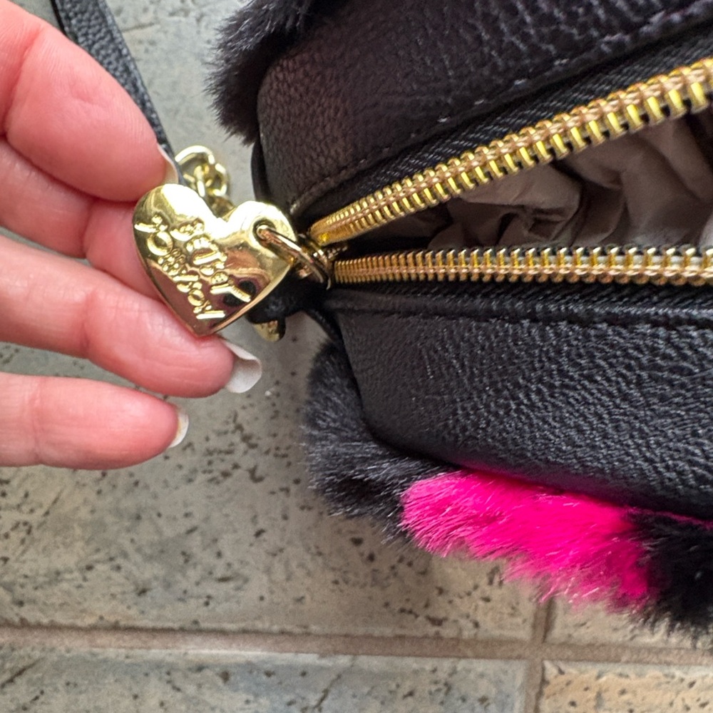 Betsey Johnson Trolls movie collection Black and Pink Furry Crossbody Bag - Picture 4 of 5